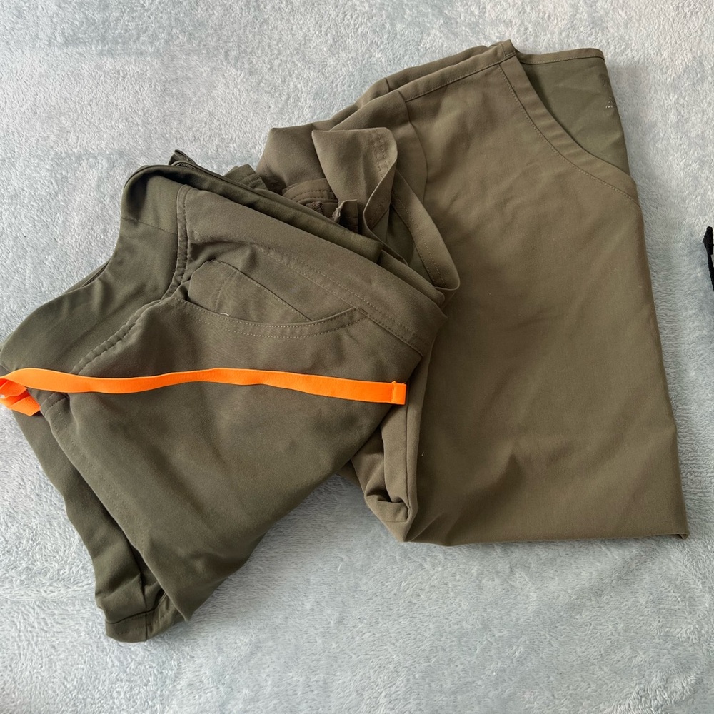 Jaanuu top scrub & figs bottom